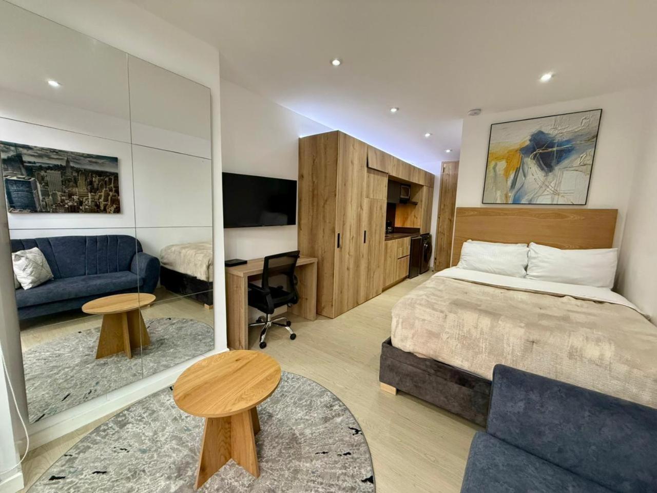 Loft Street 77 *