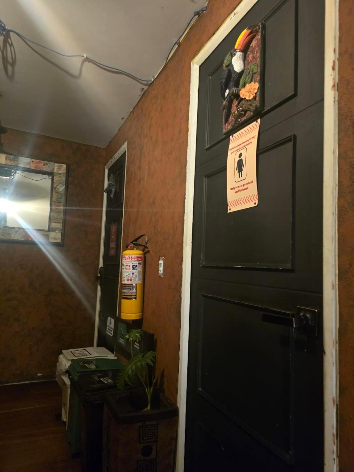Portelli Hostal-zona G Para Extranjeros Hostal