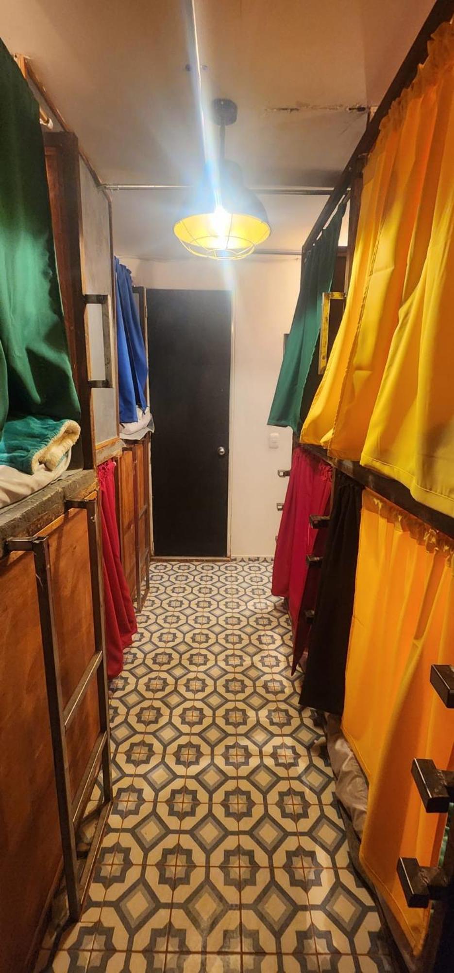 Portelli Zona G- Extranjeros Hostal