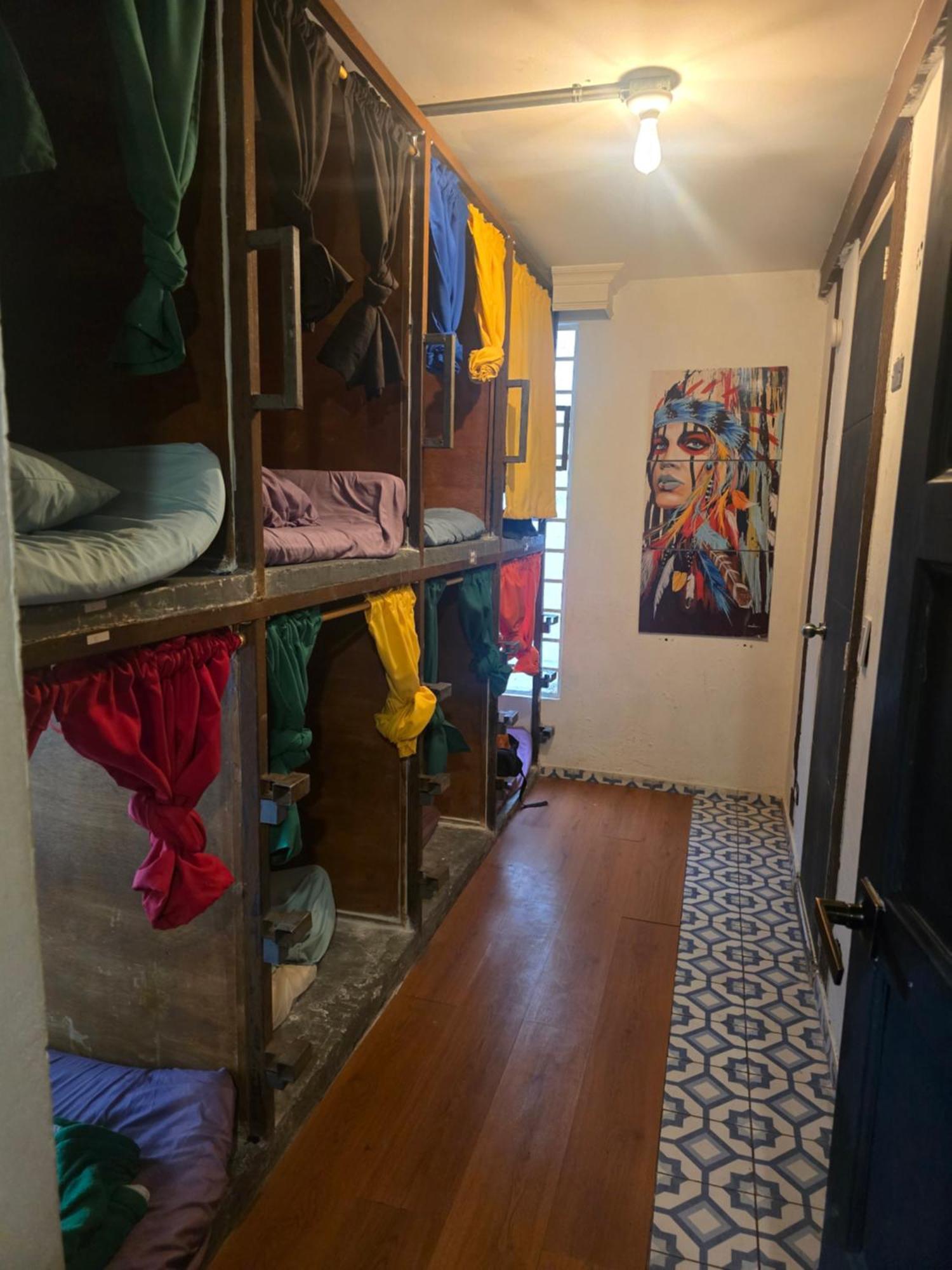 Portelli Zona G- Extranjeros Hostal