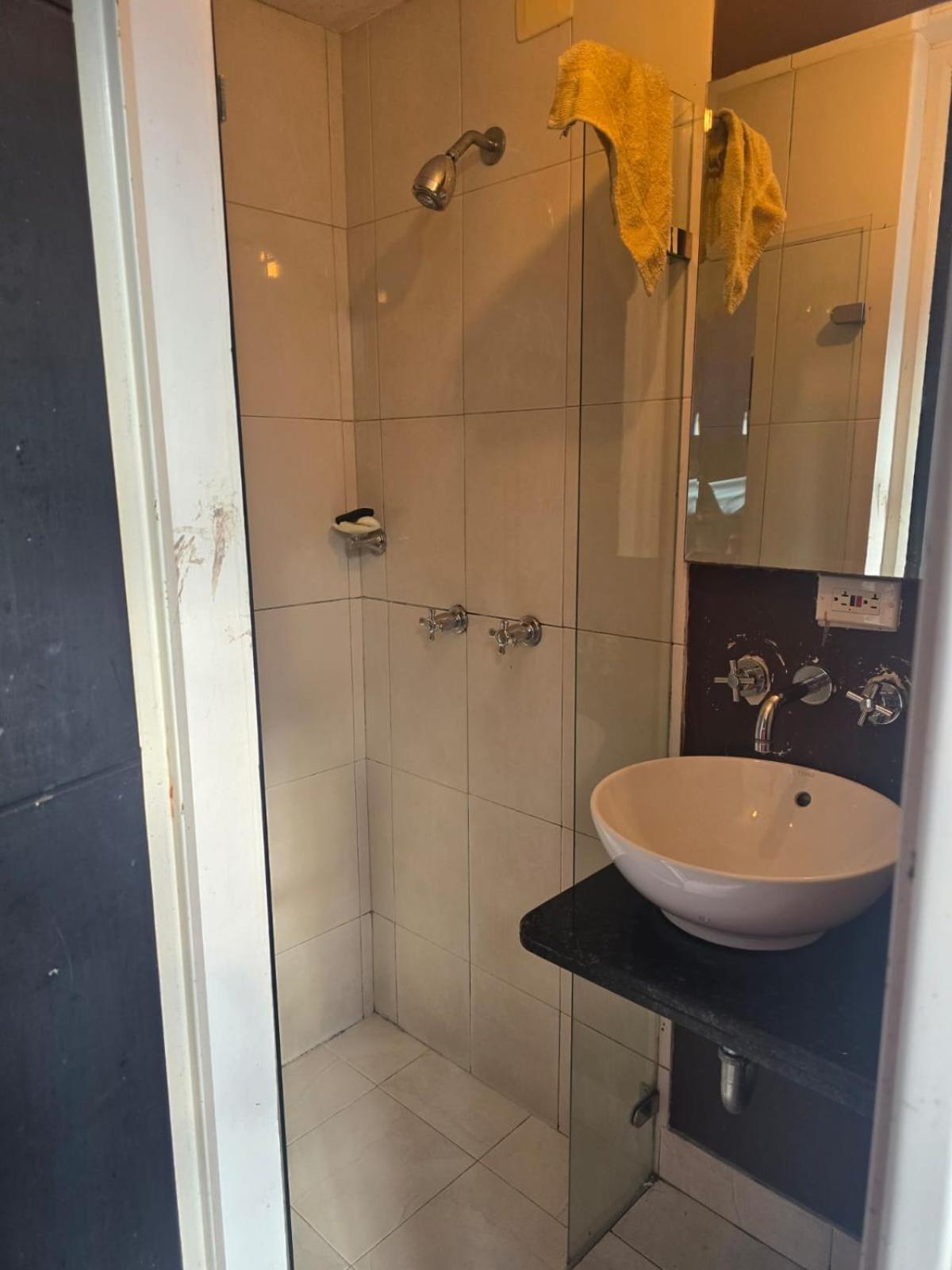Hostal Portelli Zona G- Extranjeros