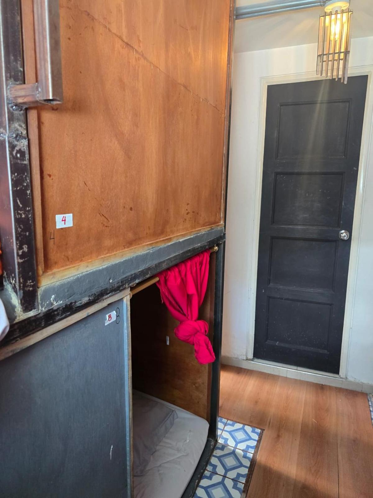 Portelli Zona G- Extranjeros Hostal
