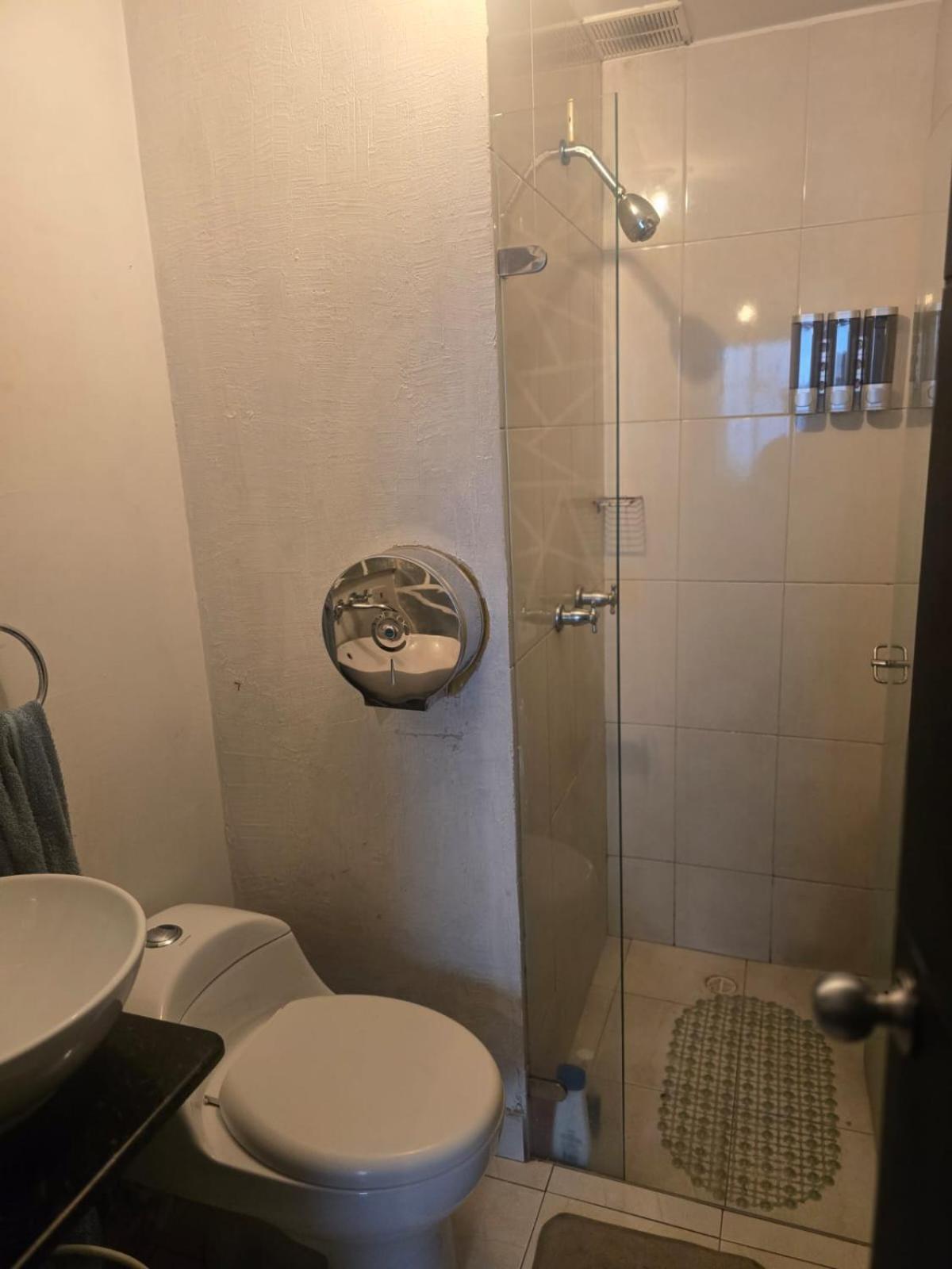 Portelli Zona G- Extranjeros Hostal