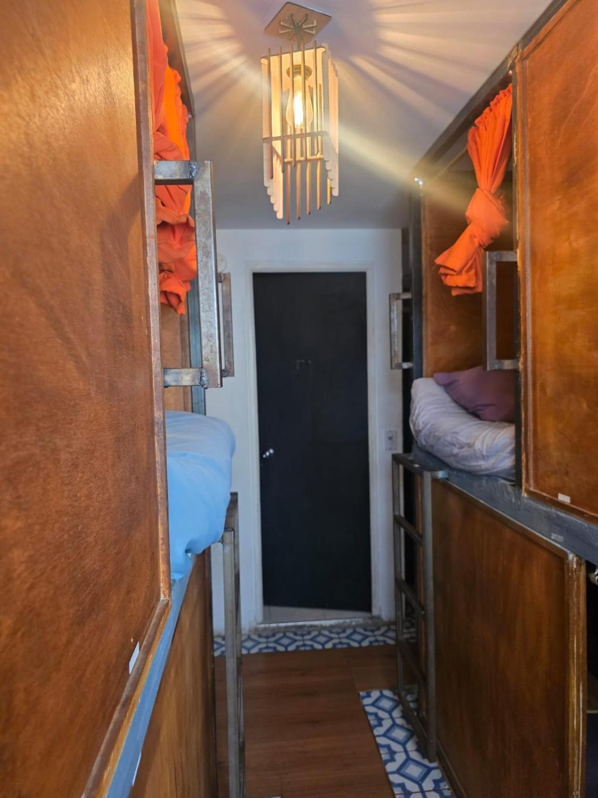 Portelli Zona G- Extranjeros Hostal *