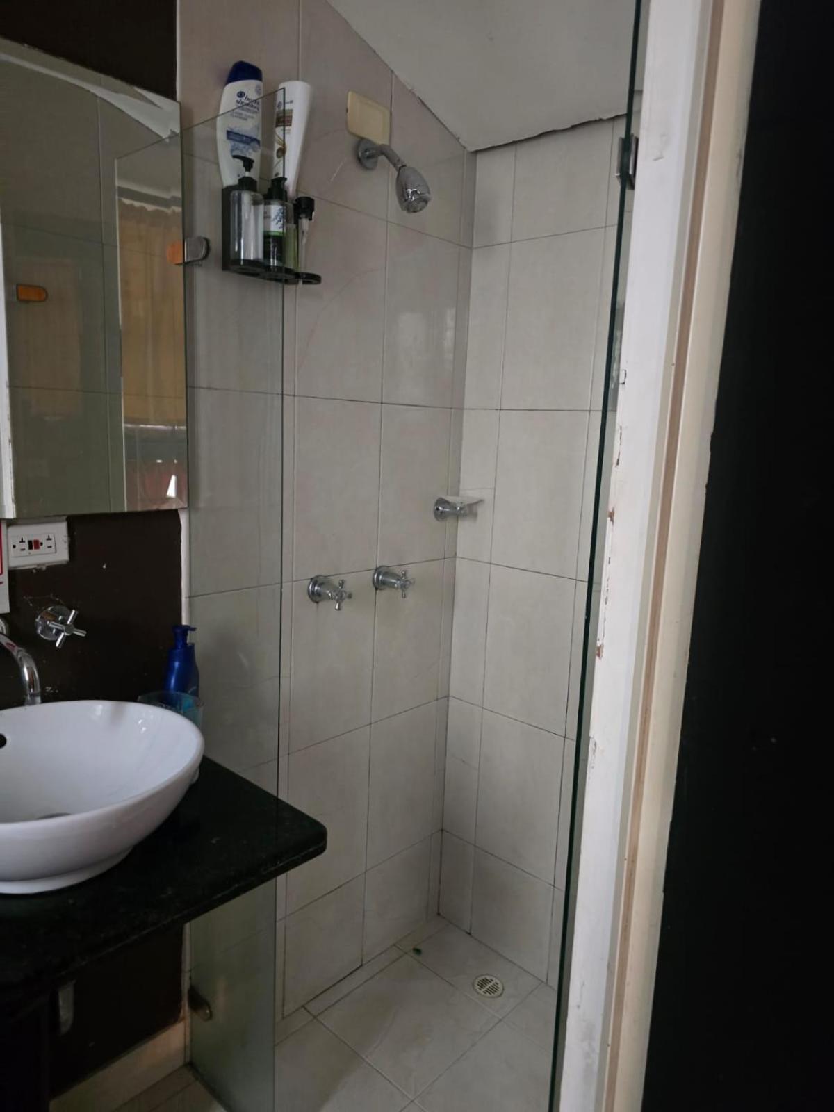 Portelli Zona G- Extranjeros Hostal *