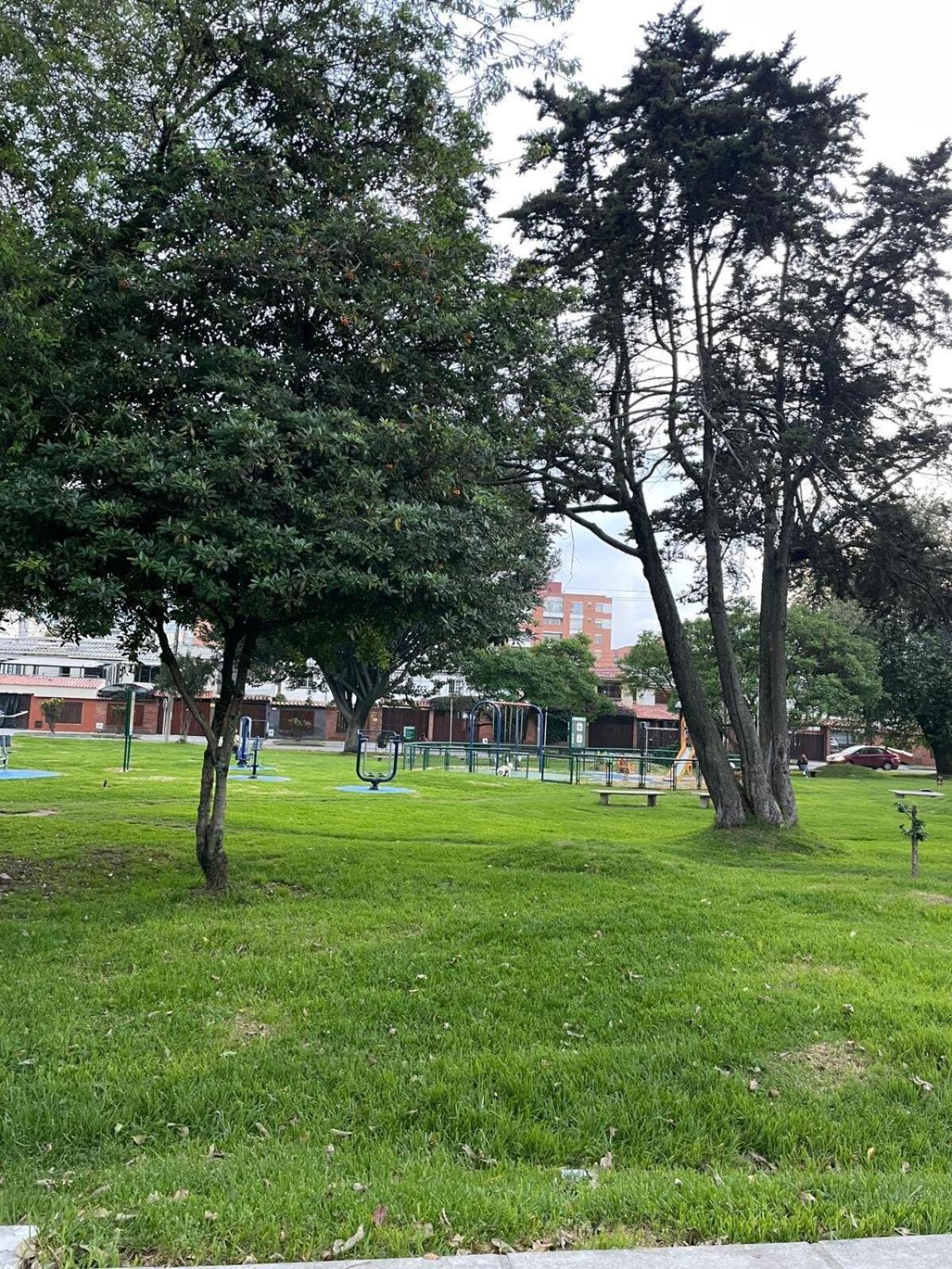 Amplia Casa En Cedritos Сasa de vacaciones Bogotá