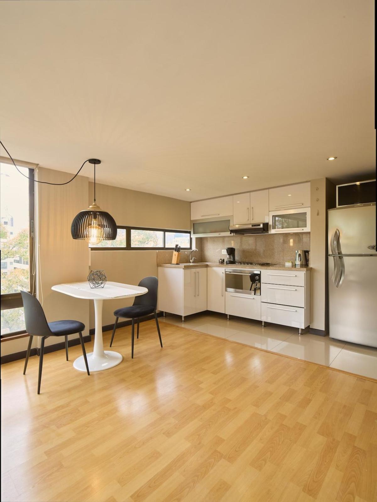 Bright Spacious Loft Park 93 Perfect Location *