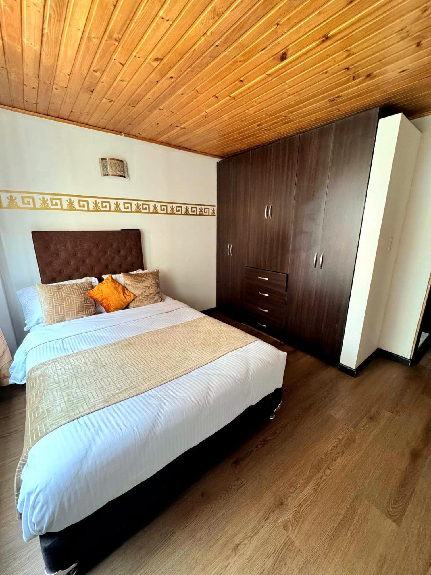 Oporto 83 Hotel