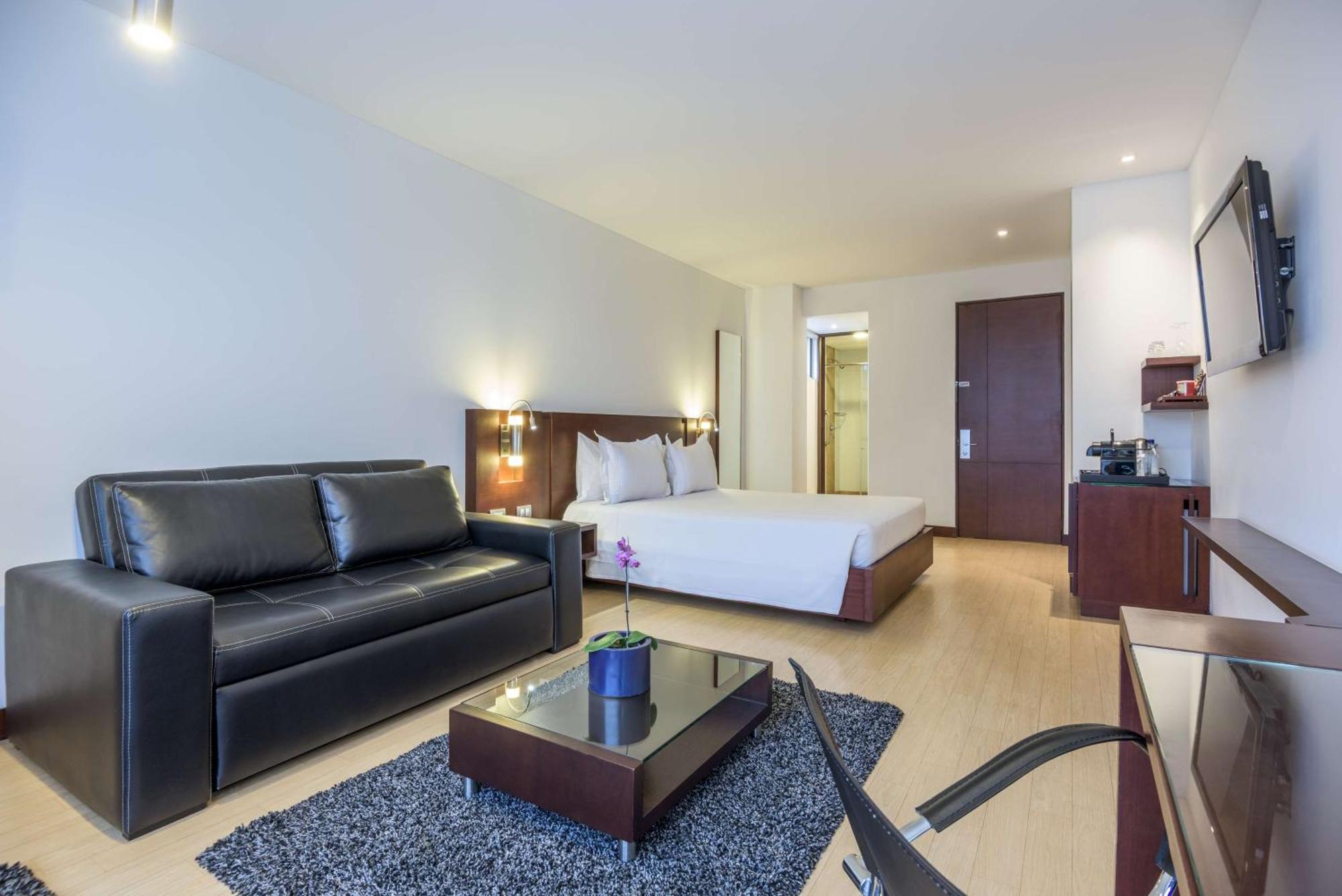 Nh Urban 93 Royal Hotel
