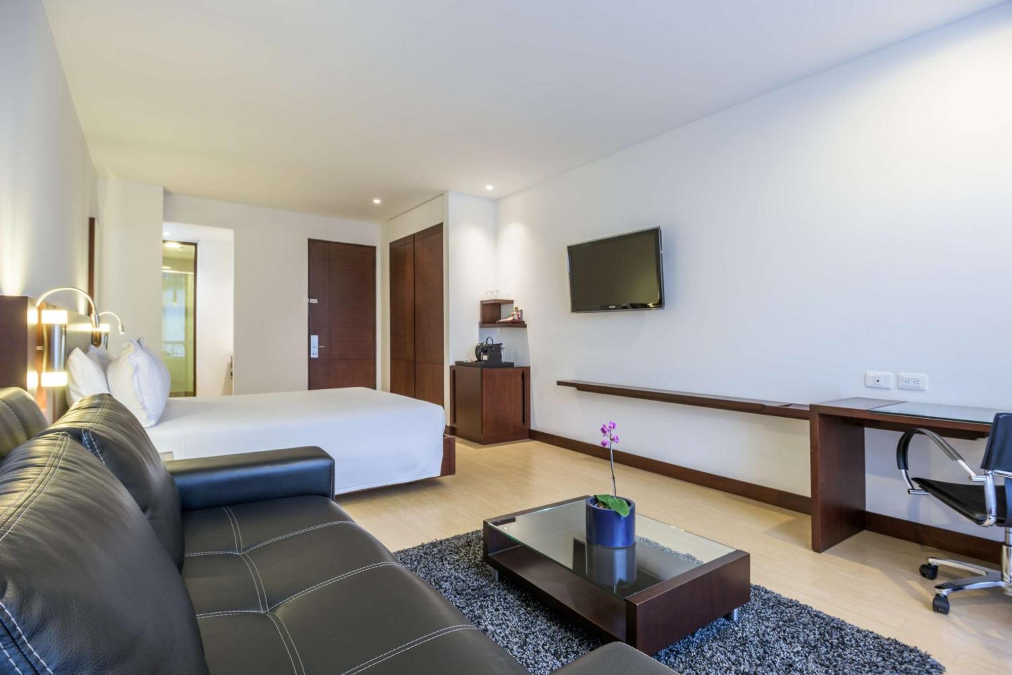 Nh Urban 93 Royal Hotel 4*
