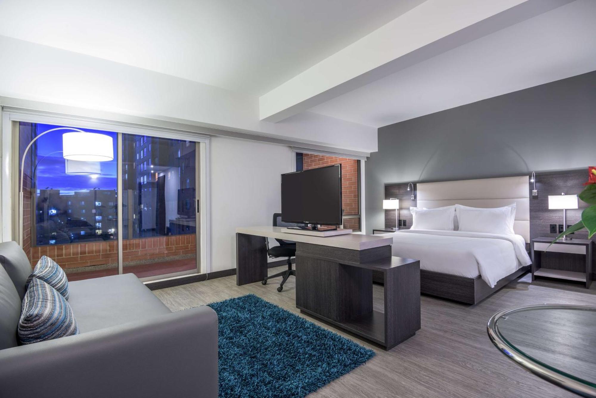 Hotel Nh Urban 26 Royal 4*
