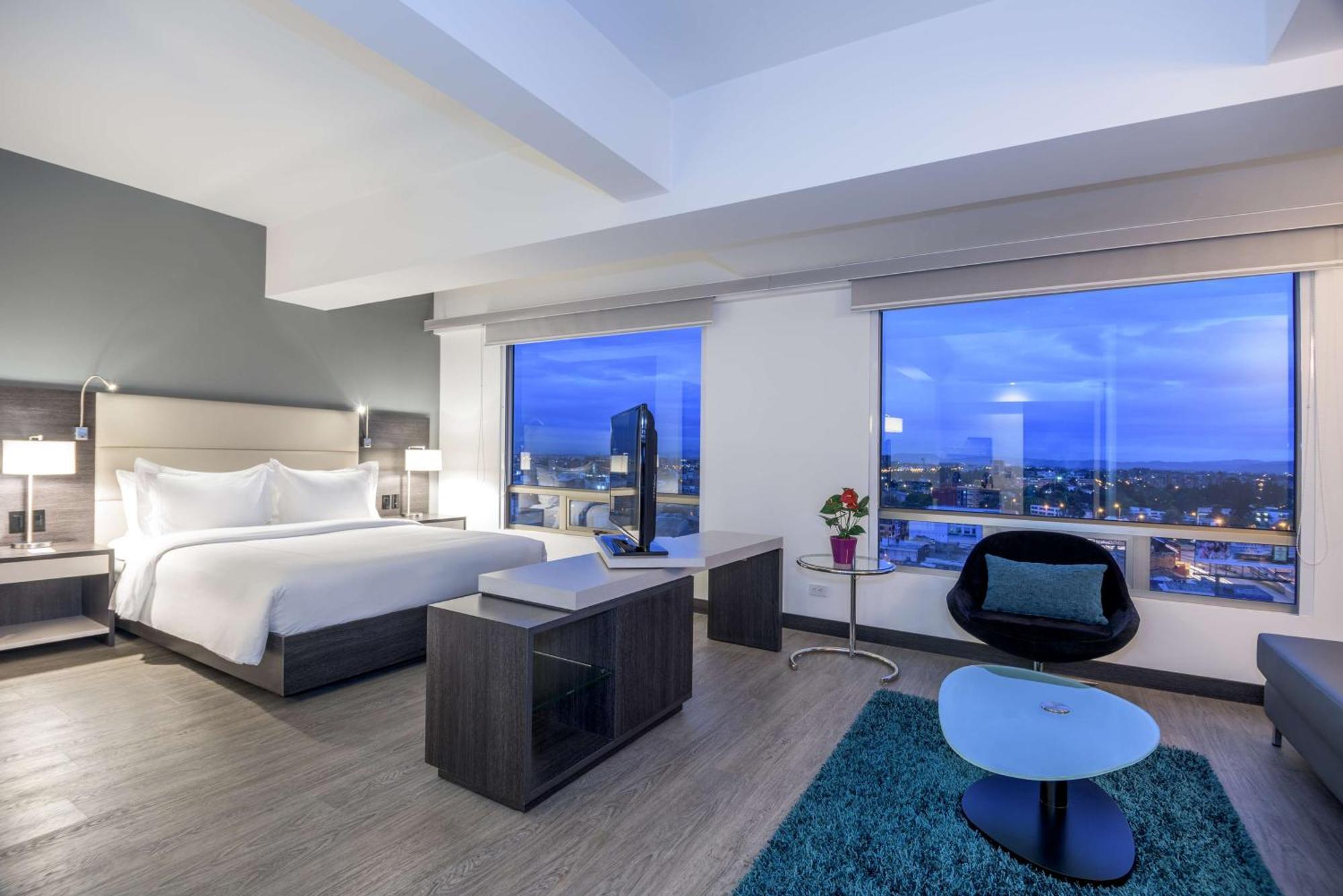 Hotel Nh Urban 26 Royal
