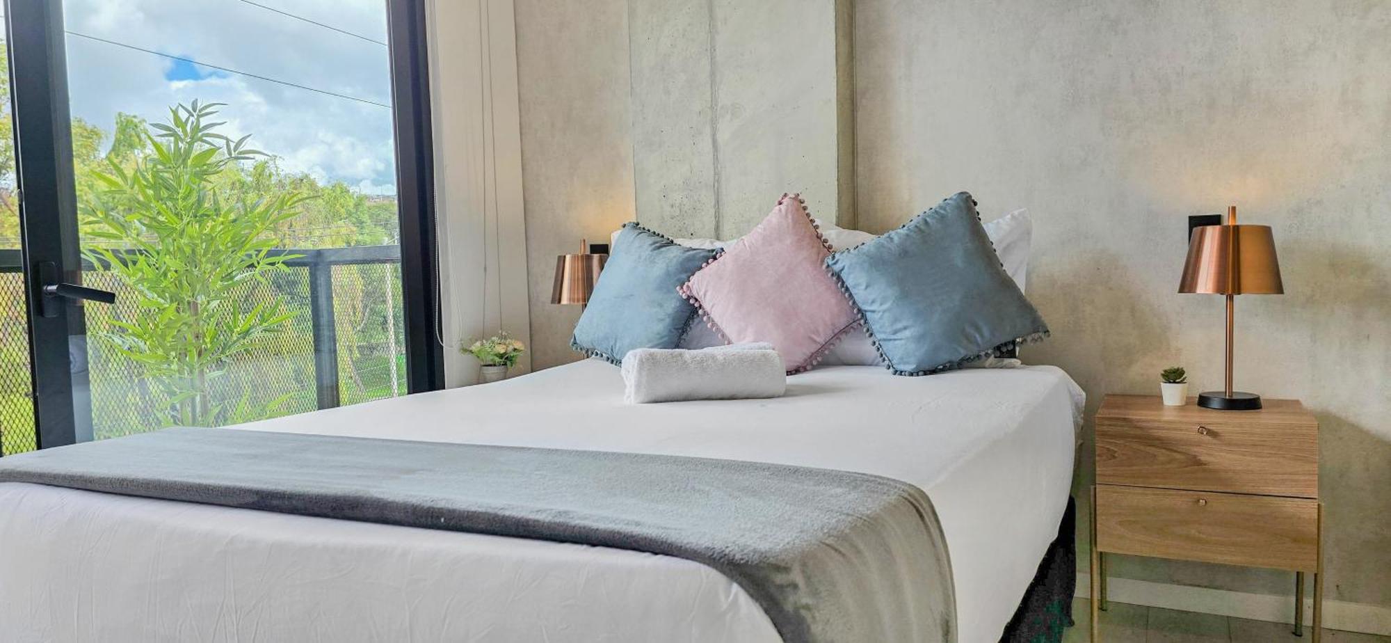 Skyline - Elegant Living With Coworking & Scenic Views