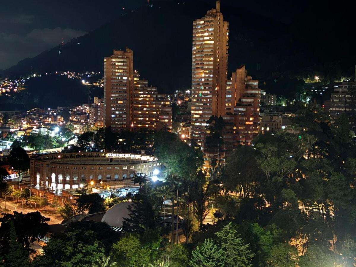 Lindo Al Lado De La Torre Colpatria Bogotá