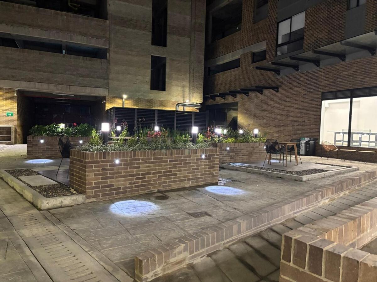 Lindo Al Lado De La Torre Colpatria Apartamento