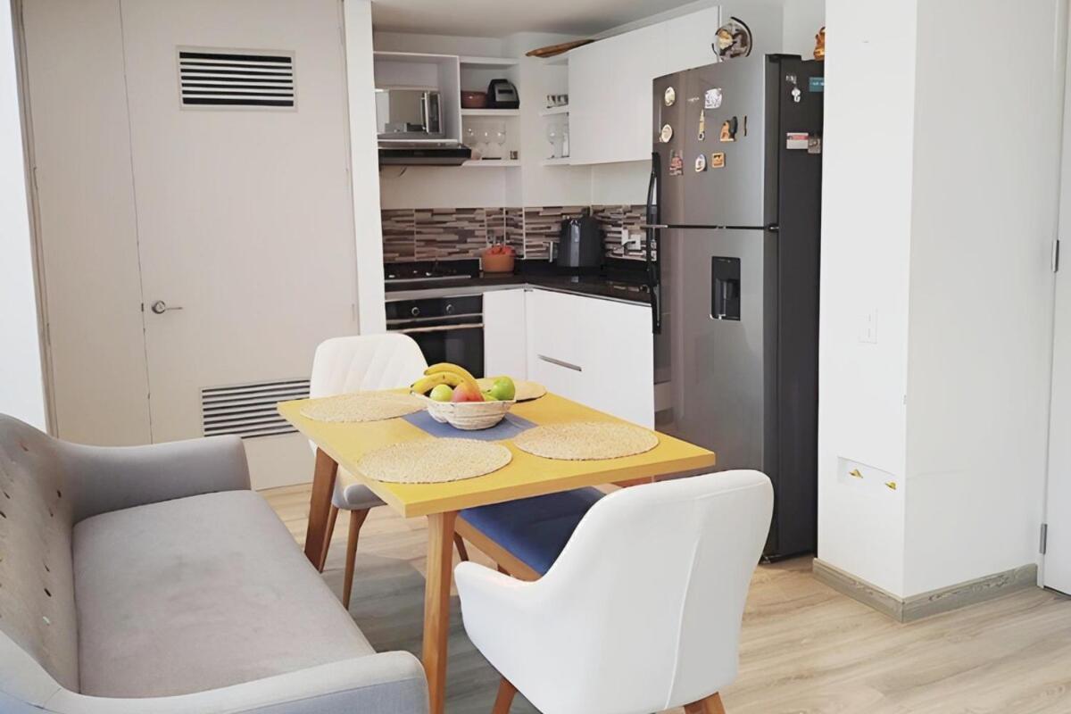 Cozy Entire 2nd-floor With Parking