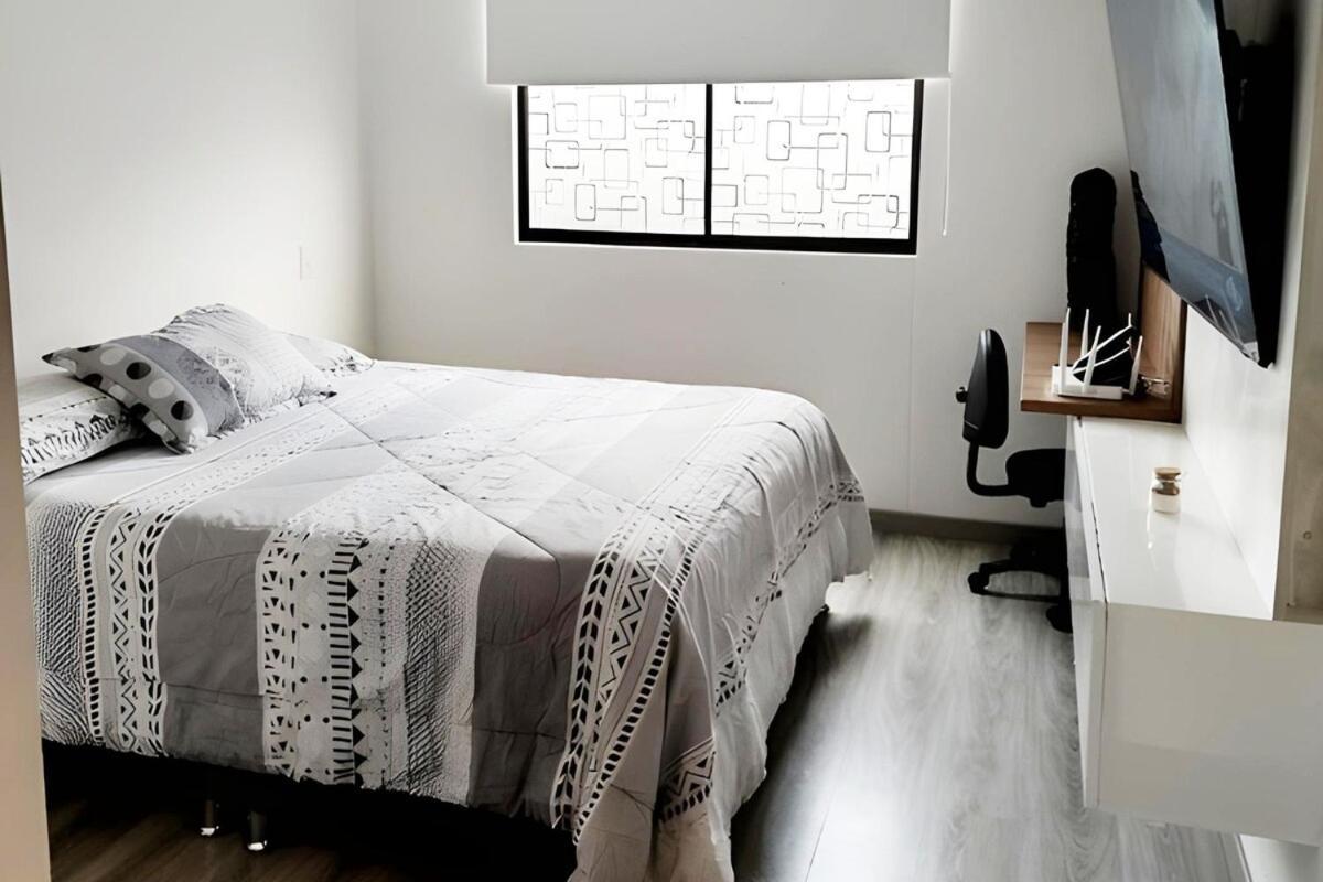 Cozy Entire 2nd-floor With Parking Bogotá