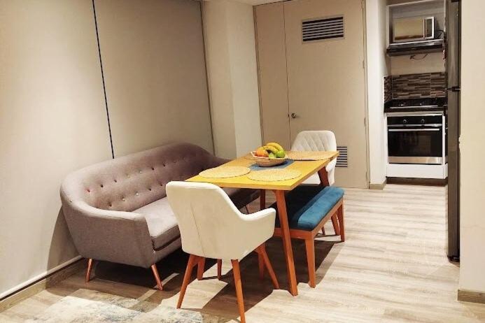 Cozy Entire 2nd-floor With Parking * Bogotá