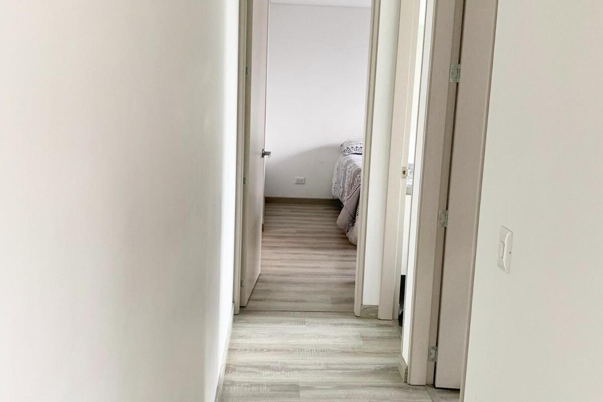 Cozy Entire 2nd-floor With Parking Apartamento