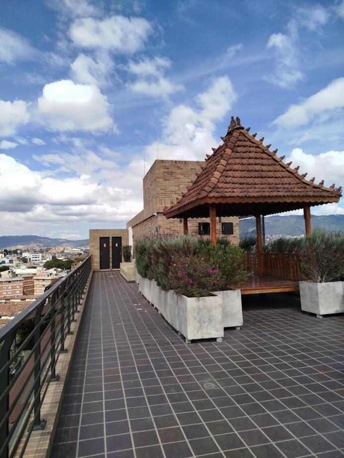 Cozy Entire 2nd-floor With Parking Bogotá