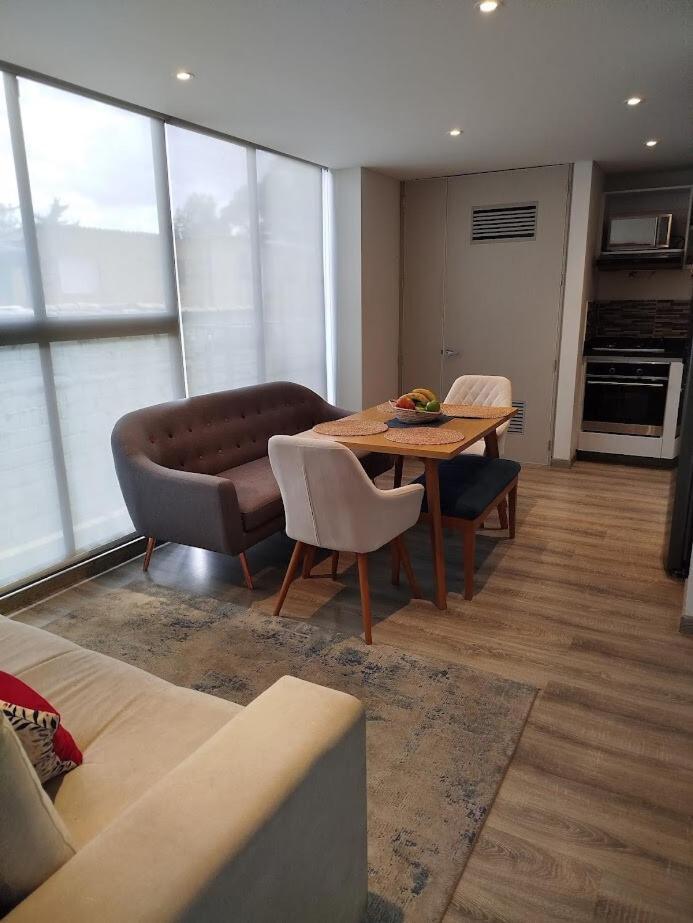 Cozy Entire 2nd-floor With Parking