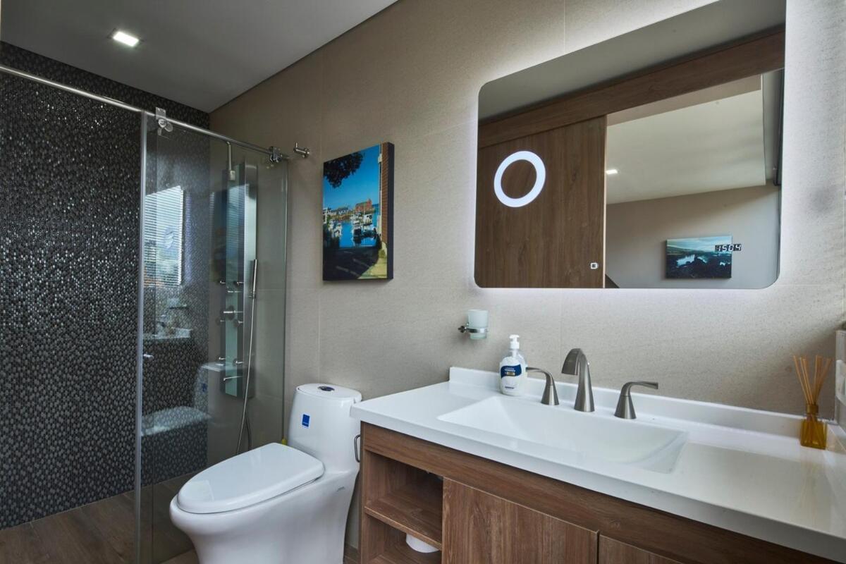 Chic & Cozy 2br Oasis Escape 104