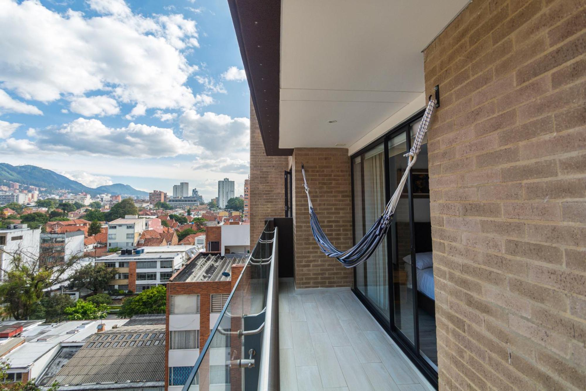 Apartamento 1br 500 Mb Spacious View Pool Sauna Jacuzzi Games Bogotá