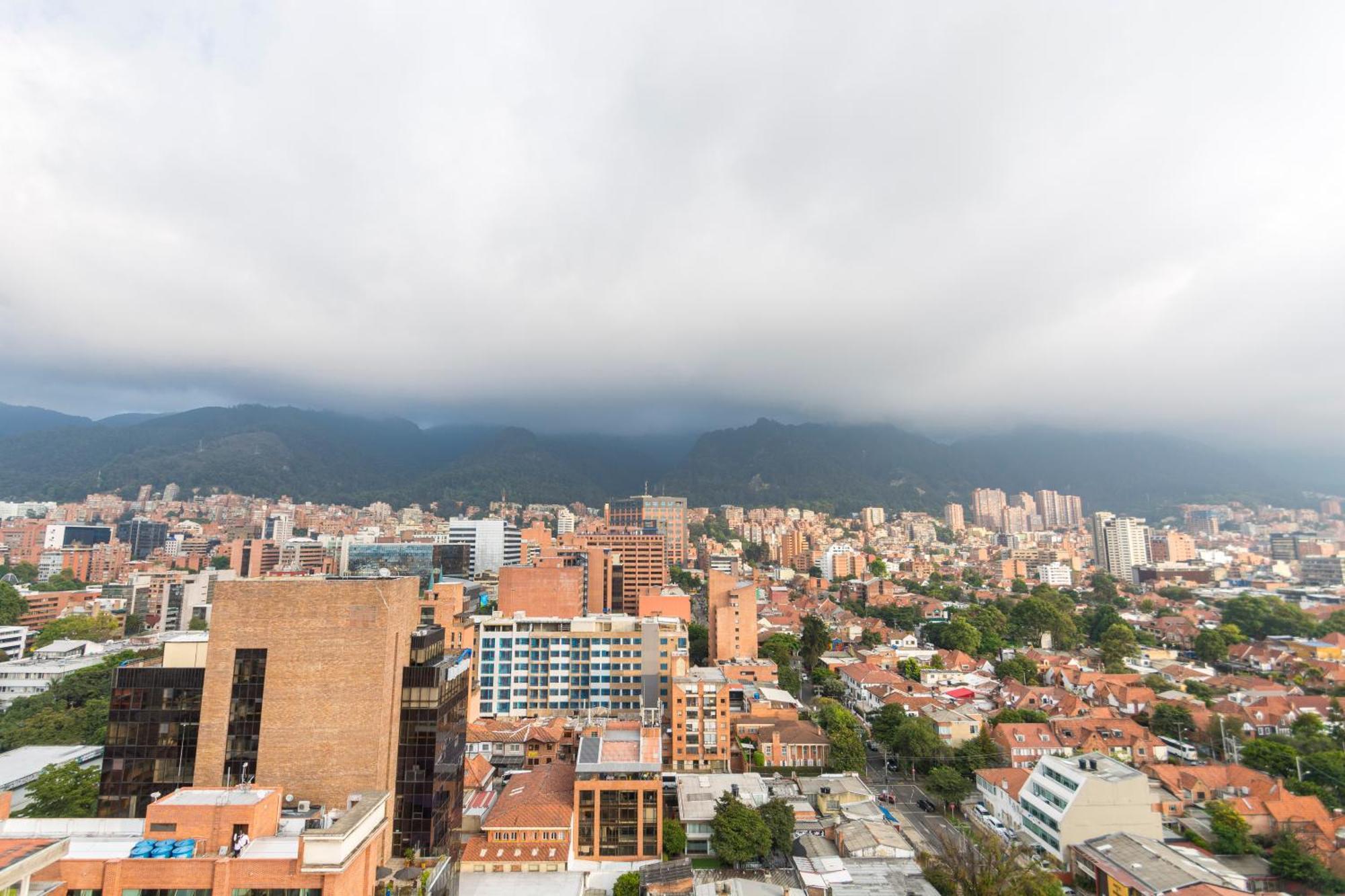 1br 500 Mb Spacious View Pool Sauna Jacuzzi Games * Bogotá