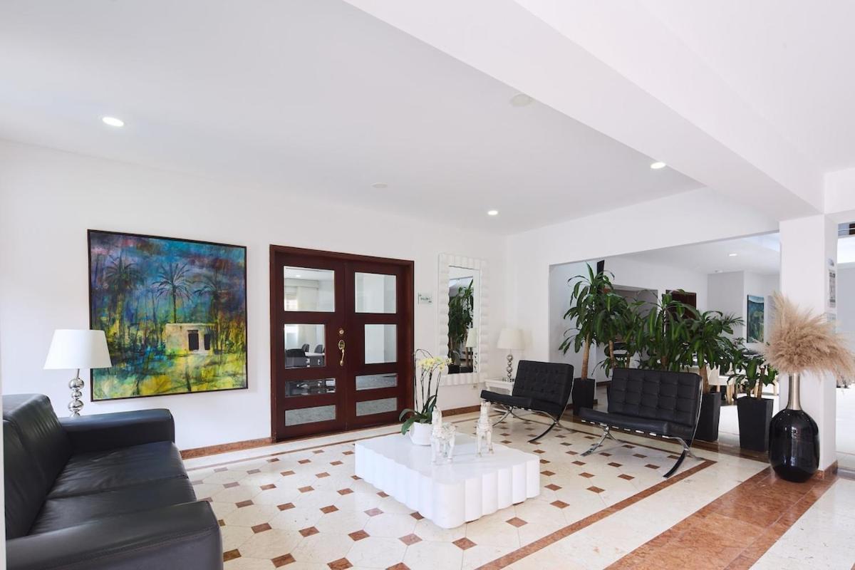 Exclusive In 93 Park Area *