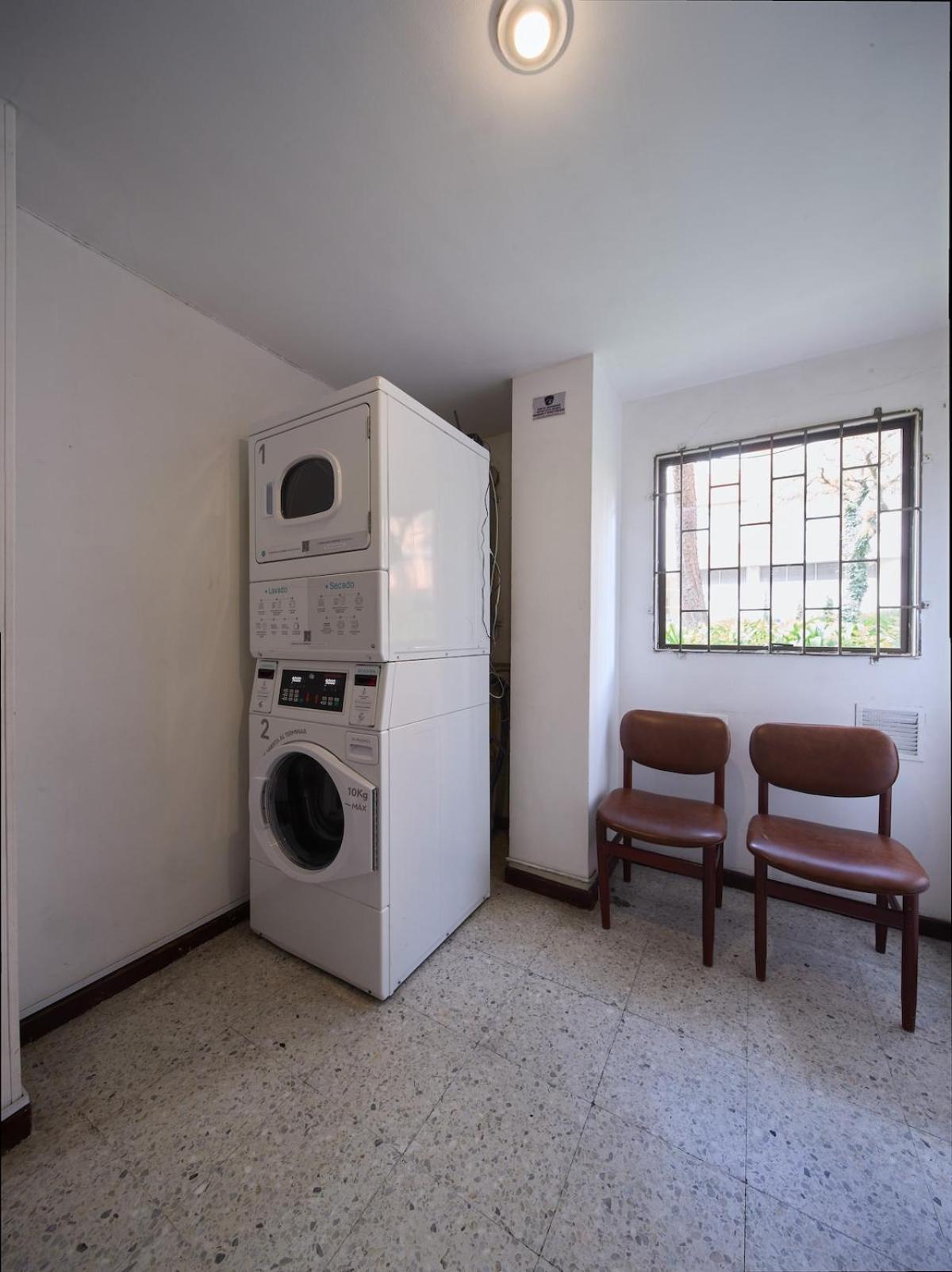 Exclusive In 93 Park Area *