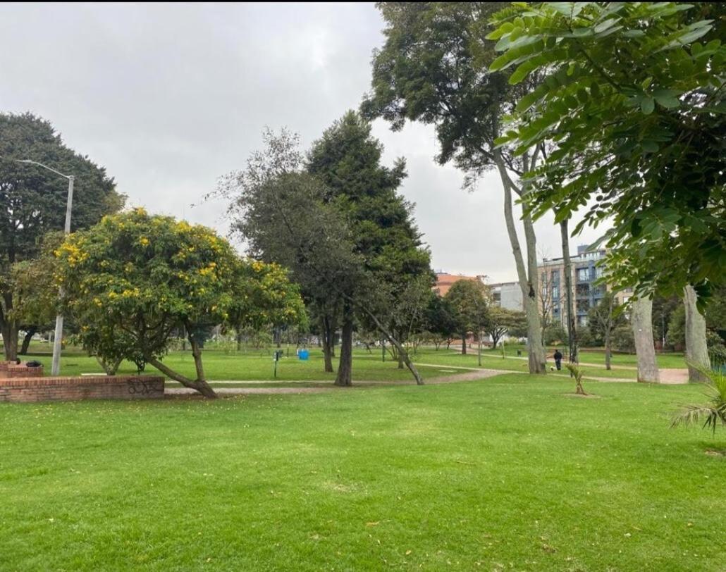 Confortable Apartasuite Cerca Al Parque Alcala Apartamento Bogotá