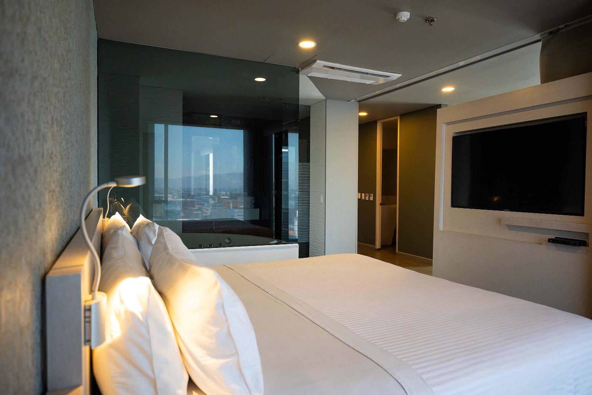 Black Tower Premium 4* Bogotá
