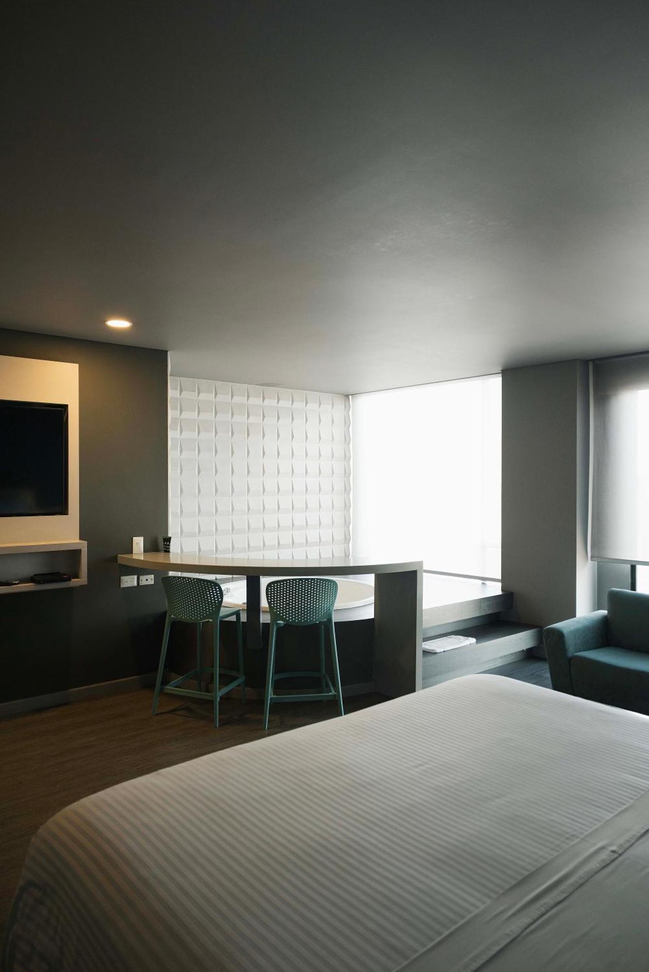 Black Tower Premium 4* Bogotá
