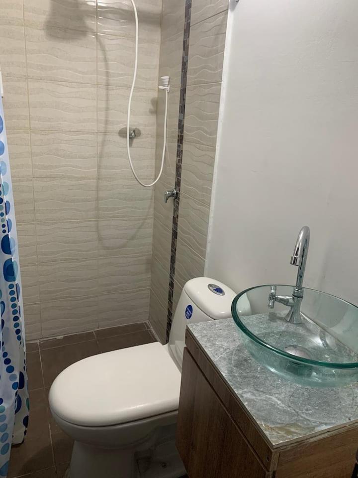 Cerca Del Centro Comercial Titan. 300 Apartamento