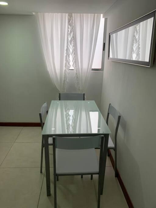 Cerca Del Centro Comercial Titan. 300 Apartamento *