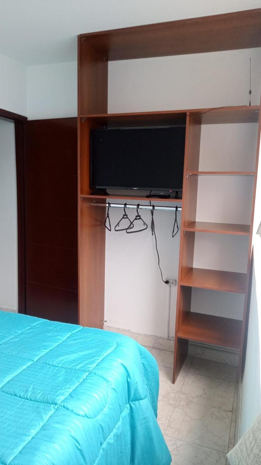 And Comfortable, Apartamento