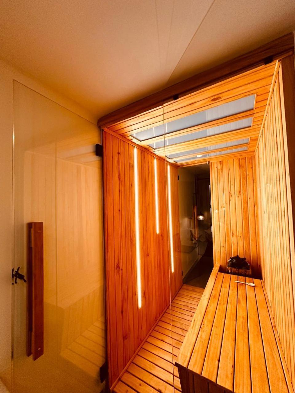 Con Sauna Zona T * Bogotá