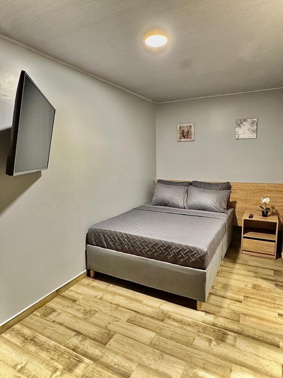 Pensión Hostelfc Santa Barbara *