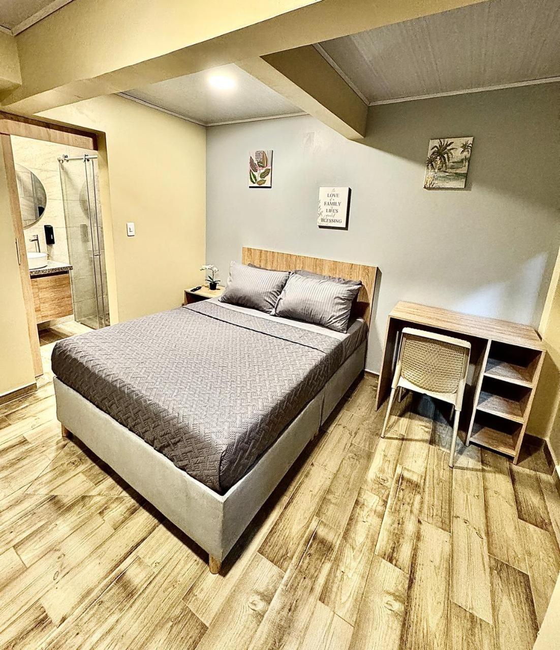 Pensión Hostelfc Santa Barbara