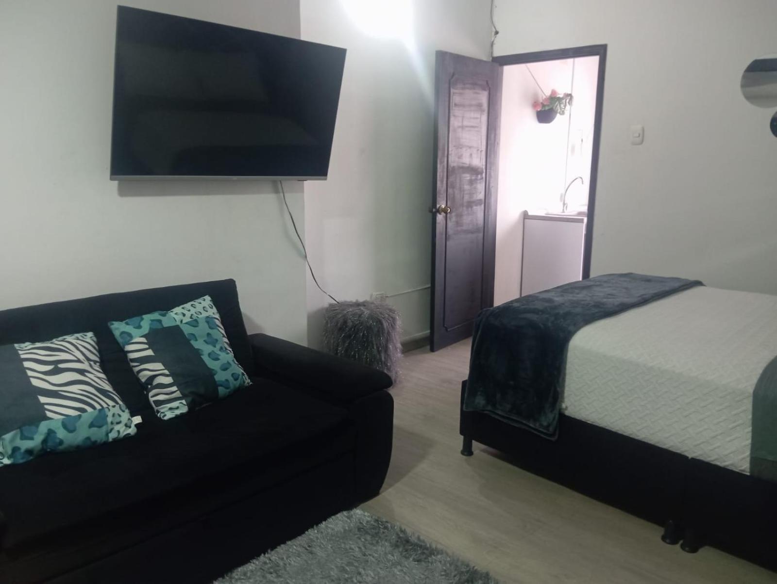 Apartamento Aparta Estudio Cerca Al Aeropuerto #3 *