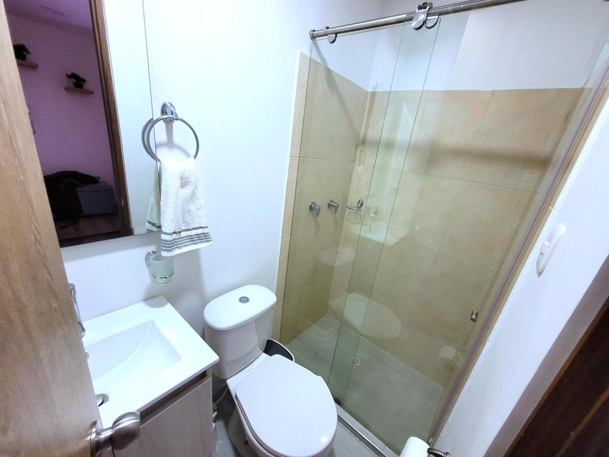 Brand-new Accommodating Up To 5 Guests, Located In The Northern Sector Of Apartamento Bogotá