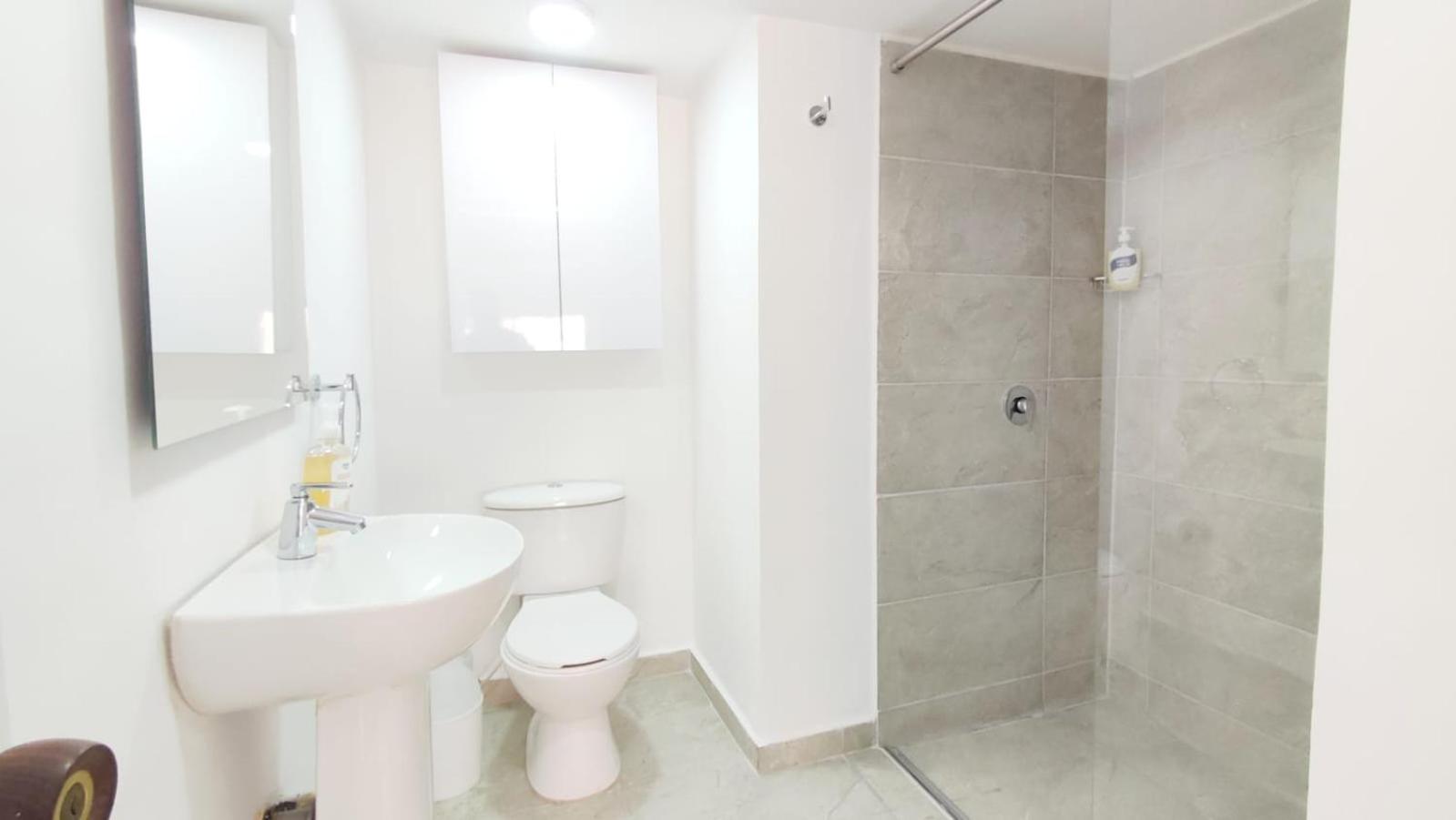 Unicentro Baño Y Balcón Privado Independiente * Bogotá