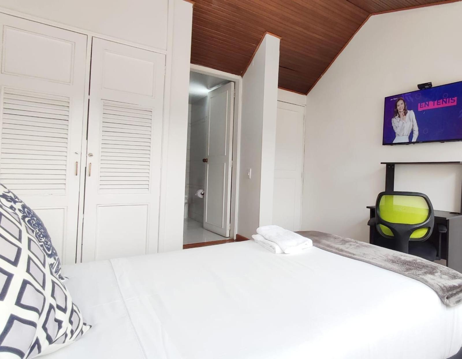 Habitación en casa particular Amplia Baño Y Balcon Unicentro Norte