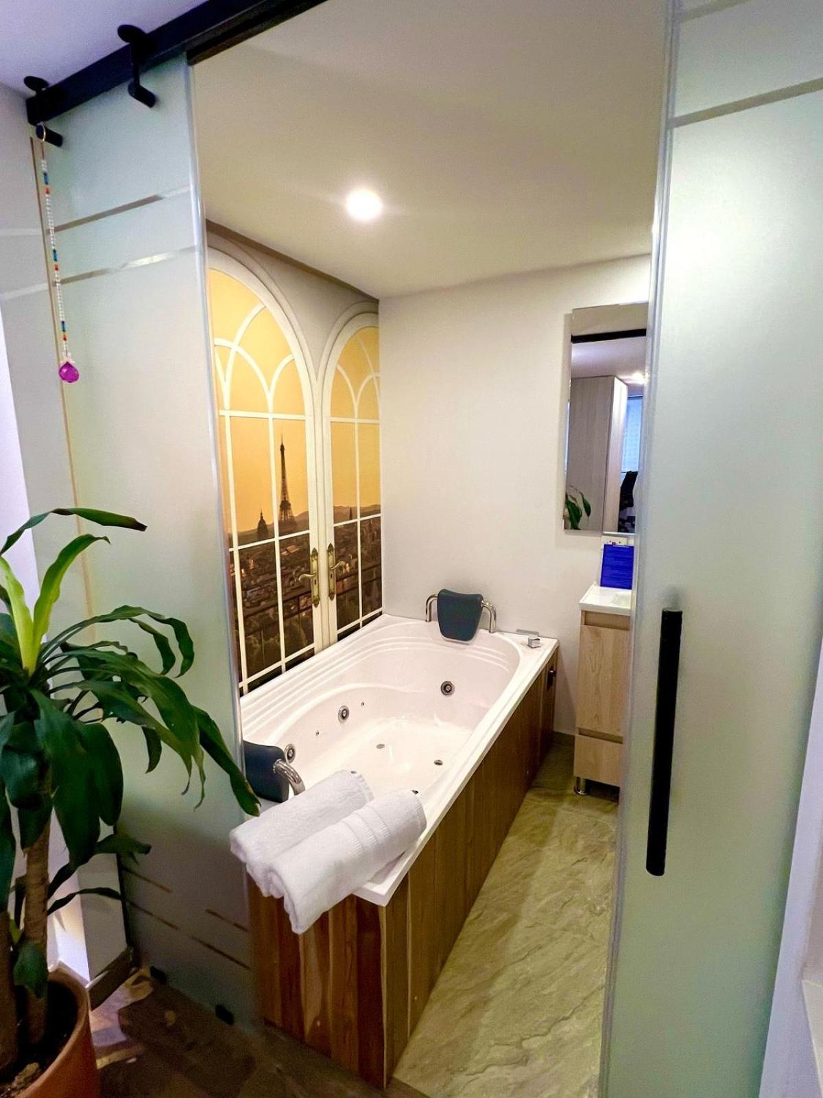 Con Jacuzzi Cerca A La Zona T Apartamento Bogotá