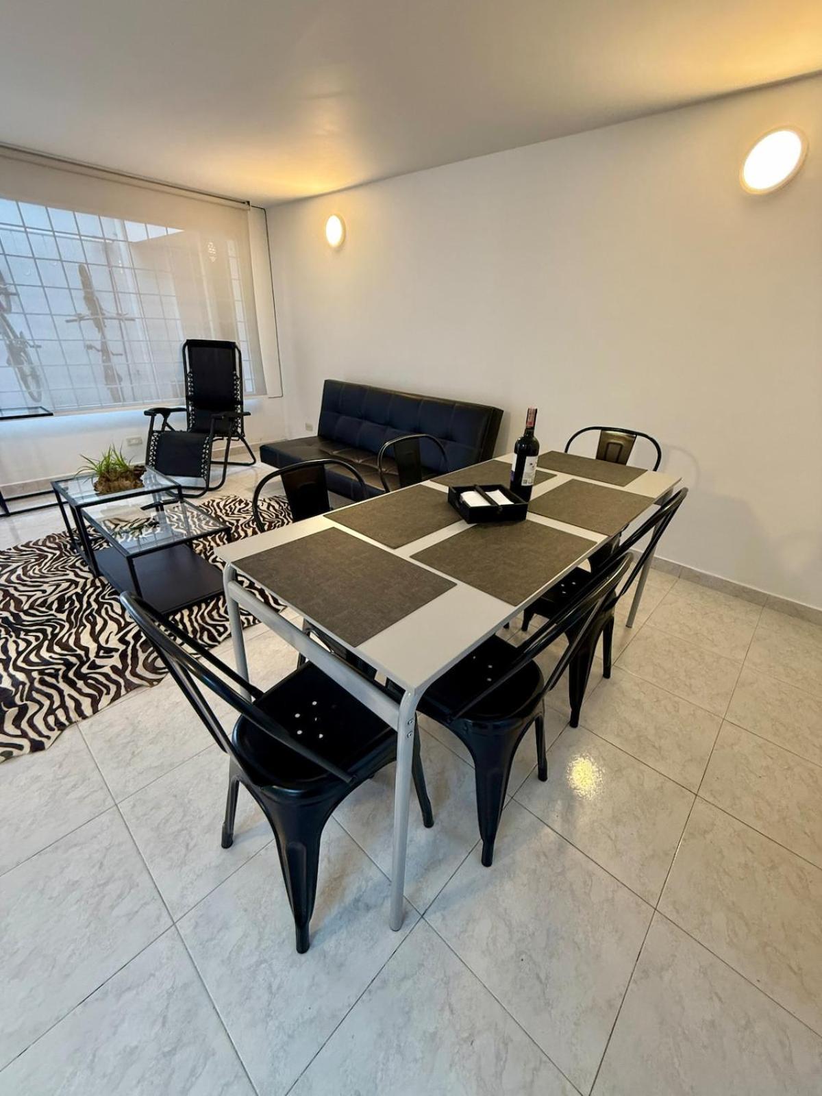 Apartamento Luxury Urban Escape - Loft With Modern Amenities