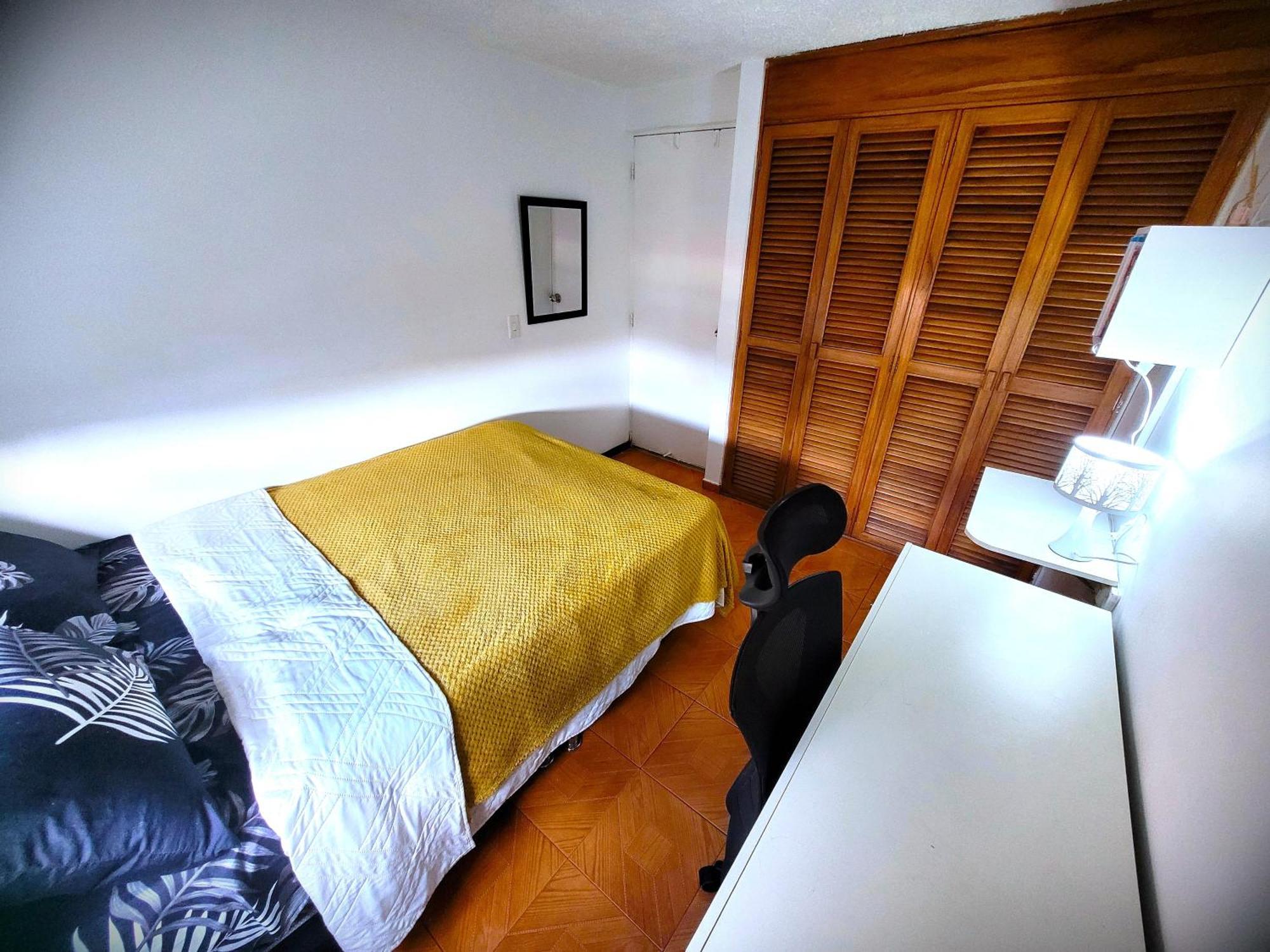 Cozy Private Room, Area In Bogota's Northern Habitación en casa particular *