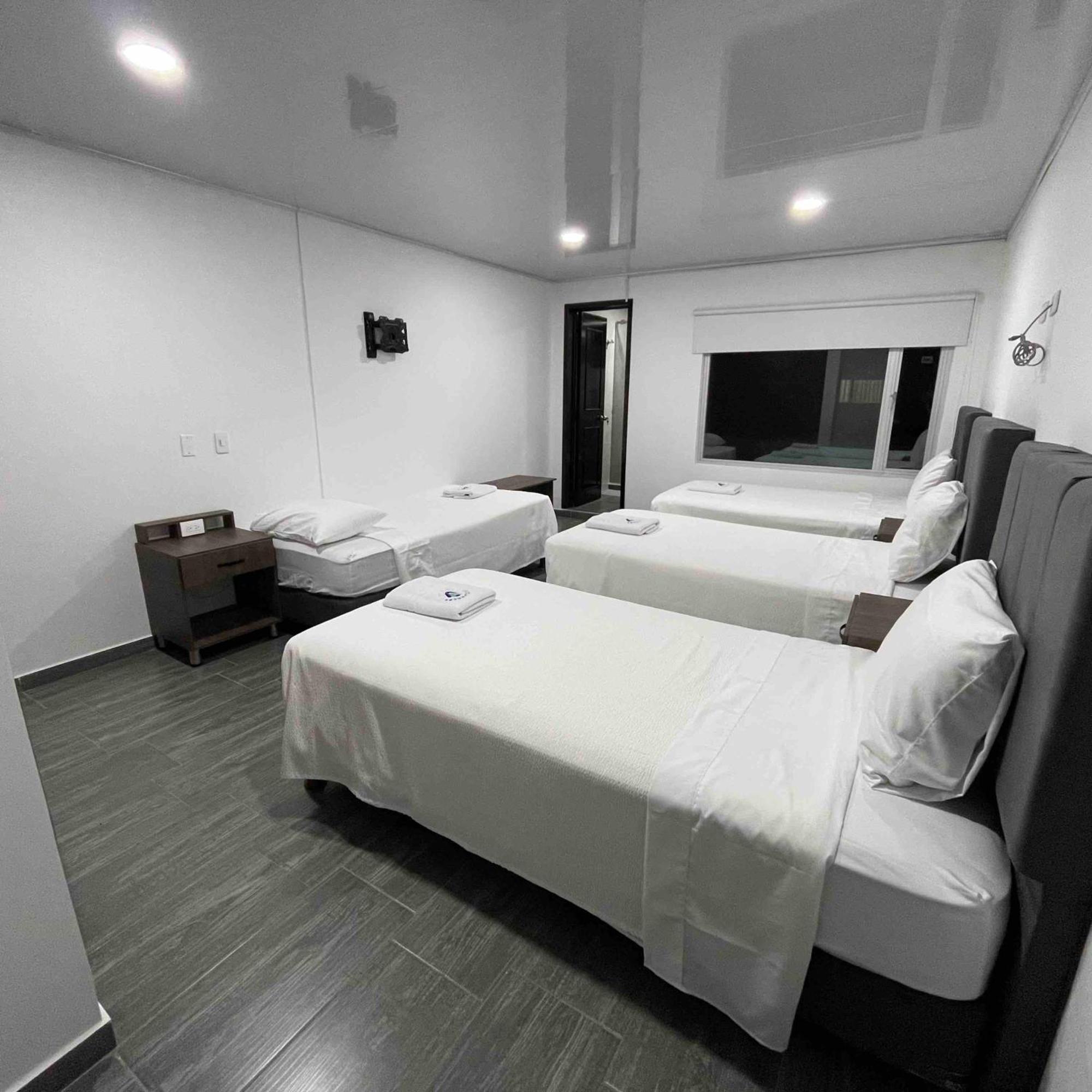 Outlanders House Bog Airport Habitación en casa particular Bogotá