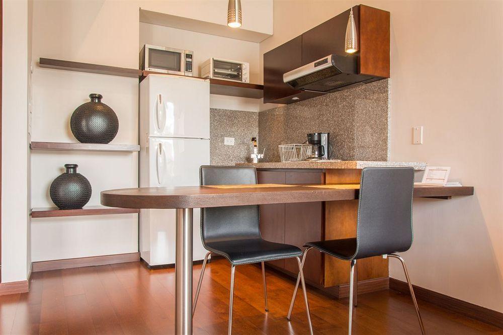 Nico Apartasuites 4*
