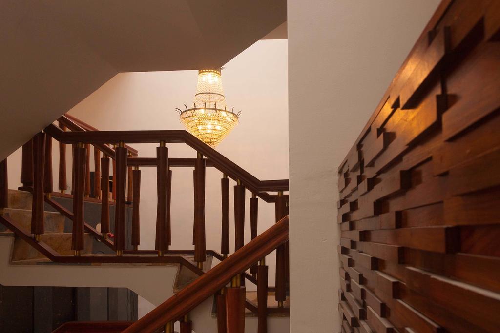 Hotel Chandelier 3*