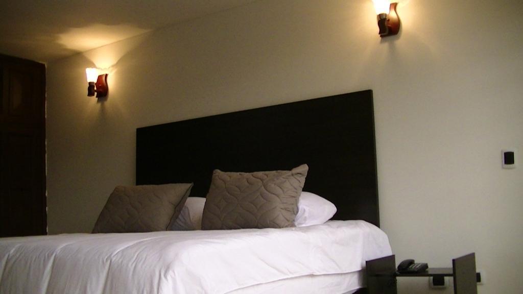 Hotel Chandelier 3*